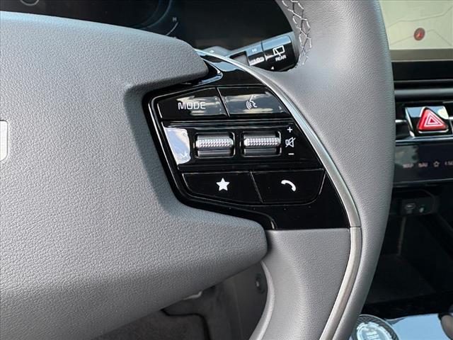 Photo of 2025 Cityscape Green Kia Niro