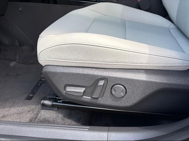 Photo of 2025 Cityscape Green Kia Niro