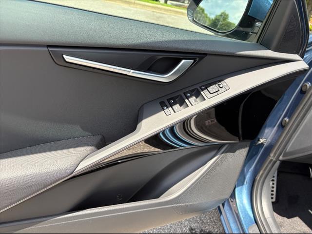Photo of 2025 Mineral Blue Kia Niro