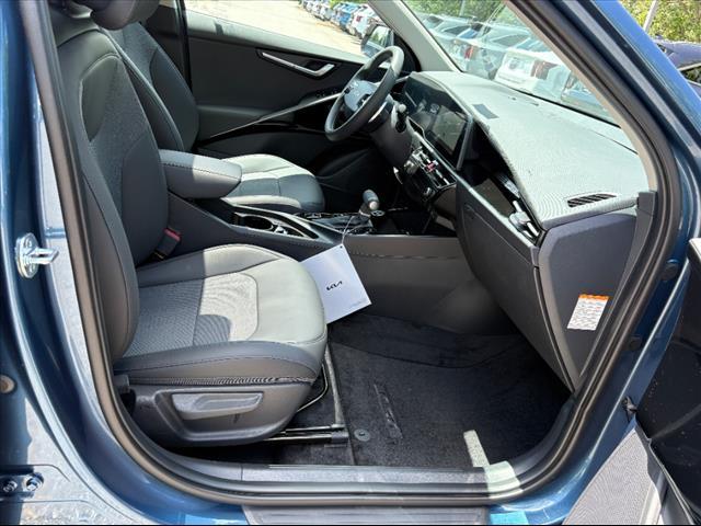 Photo of 2025 Mineral Blue Kia Niro