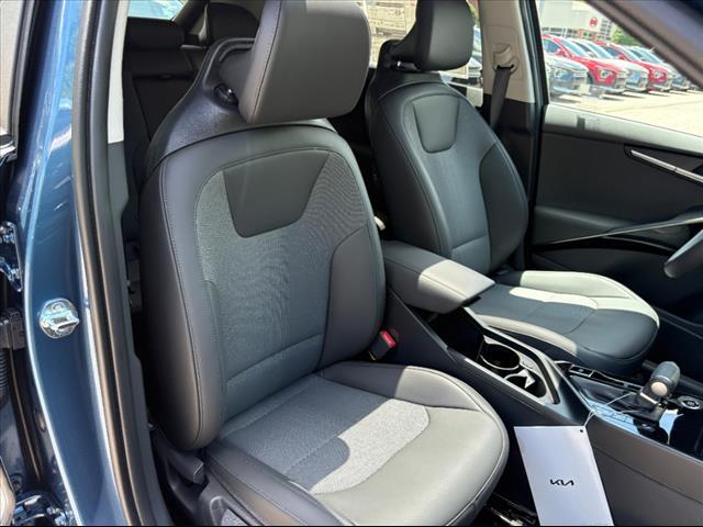 Photo of 2025 Mineral Blue Kia Niro