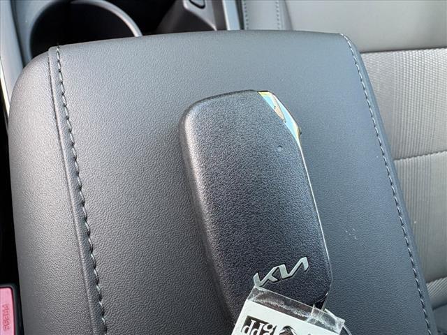 Photo of 2025 Mineral Blue Kia Niro