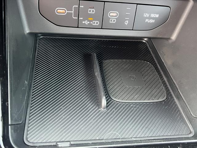 Photo of 2025 Snow White Pearl Kia K5