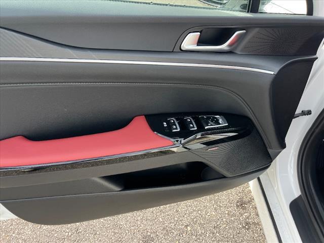 Photo of 2025 Snow White Pearl Kia K5