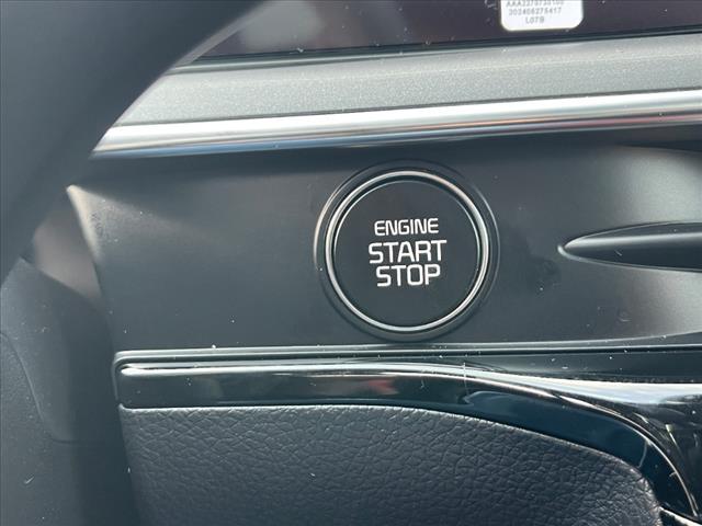 Photo of 2025 Snow White Pearl Kia K5