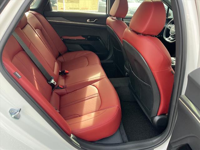 Photo of 2025 Snow White Pearl Kia K5