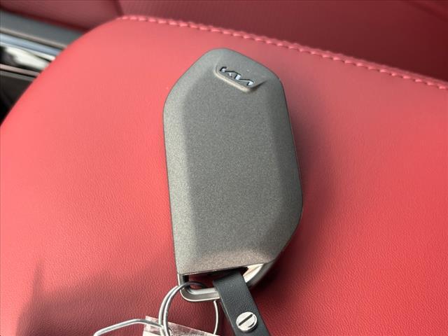 Photo of 2025 Snow White Pearl Kia K5