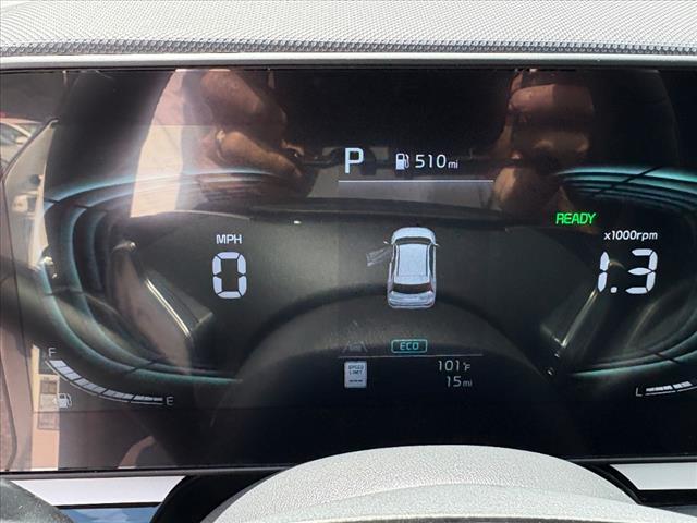 Photo of 2025 Snow White Pearl Kia Niro