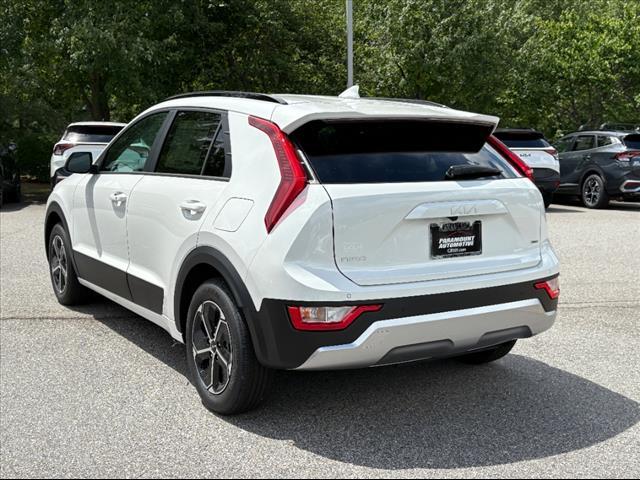 Photo of 2025 Snow White Pearl Kia Niro