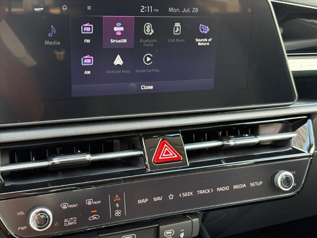 Photo of 2025 Snow White Pearl Kia Niro