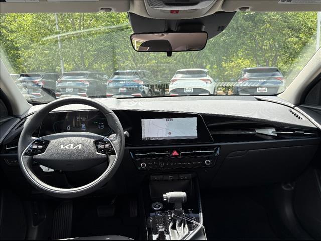 Photo of 2025 Snow White Pearl Kia Niro
