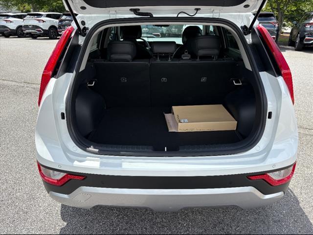 Photo of 2025 Snow White Pearl Kia Niro