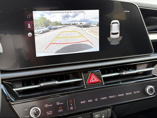 Photo of 2025 Snow White Pearl Kia Niro
