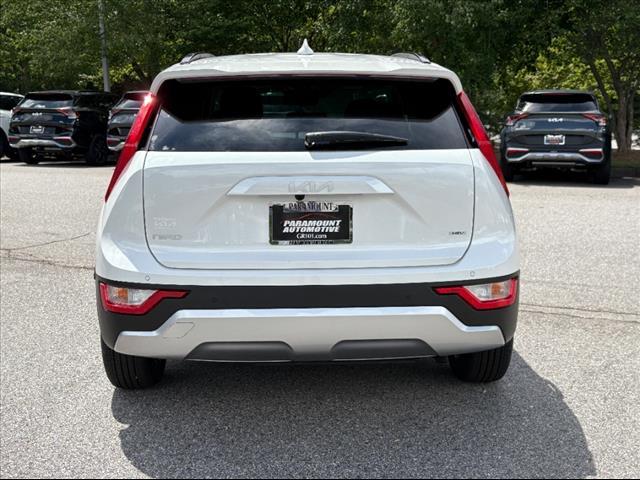 Photo of 2025 Snow White Pearl Kia Niro