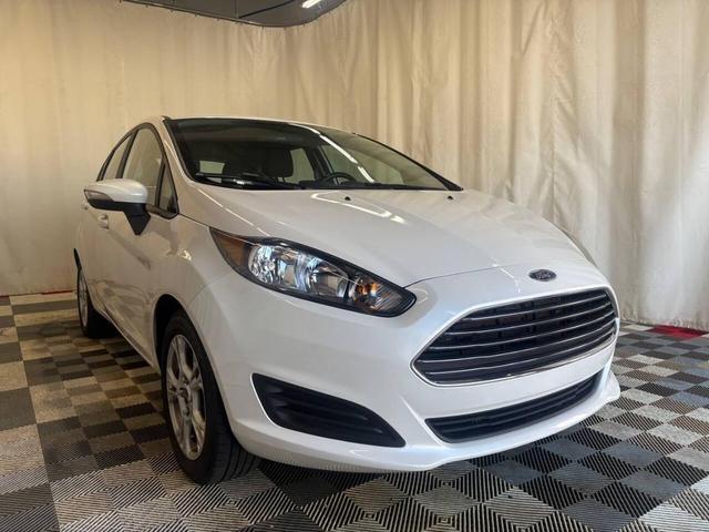 Photo of 2016 White Platinum Metallic Tri-Coat Ford Fiesta