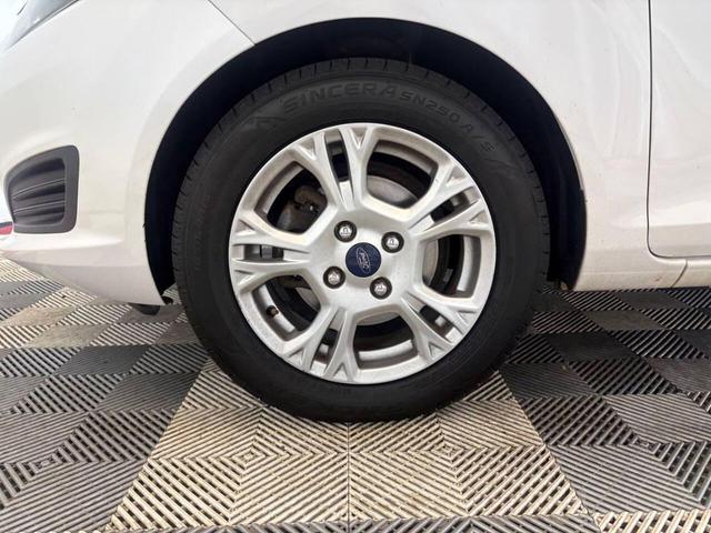 Photo of 2016 White Platinum Metallic Tri-Coat Ford Fiesta