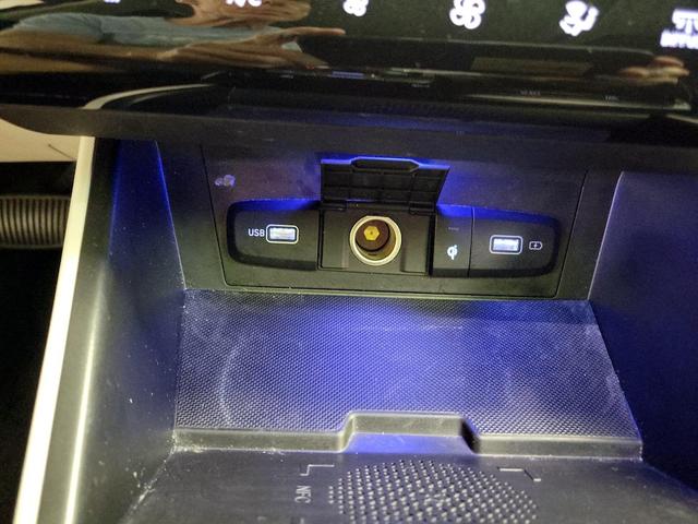 Photo of 2022 Gray Hyundai TUCSON Hybrid