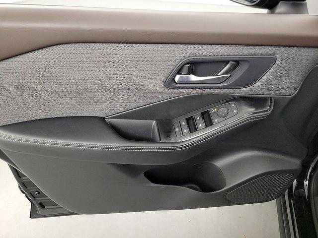 Photo of 2023 Black Nissan Rogue