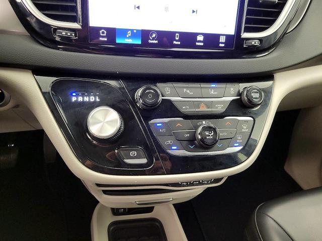Photo of 2023 Black Chrysler Pacifica