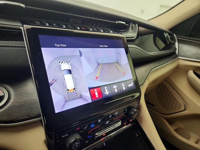 Photo of 2022 White Jeep Grand Cherokee L