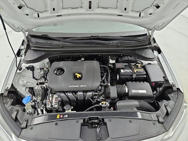 Photo of 2017 Silver Hyundai ELANTRA