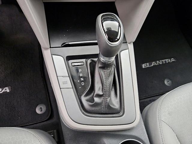 Photo of 2017 Silver Hyundai ELANTRA
