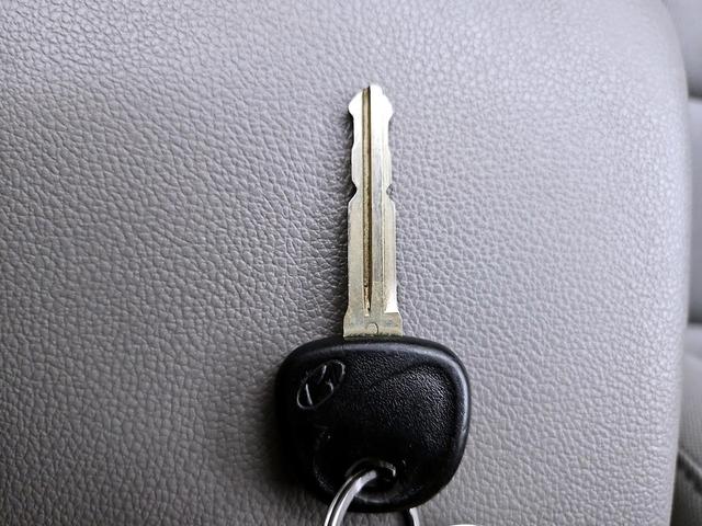 Photo of 2017 Silver Hyundai ELANTRA