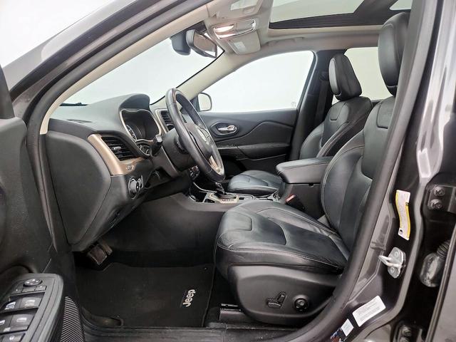 Photo of 2014 Gray Jeep Cherokee