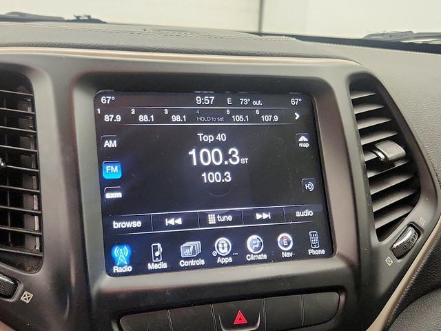 Photo of 2014 Gray Jeep Cherokee