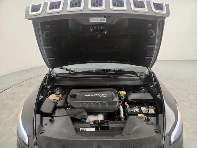 Photo of 2014 Gray Jeep Cherokee