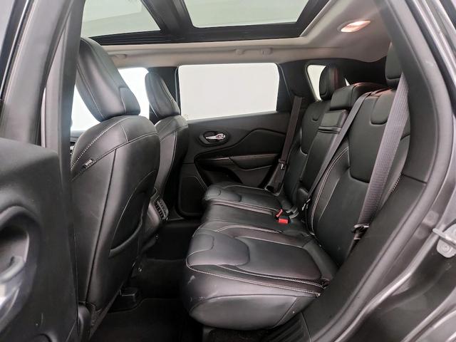 Photo of 2014 Gray Jeep Cherokee