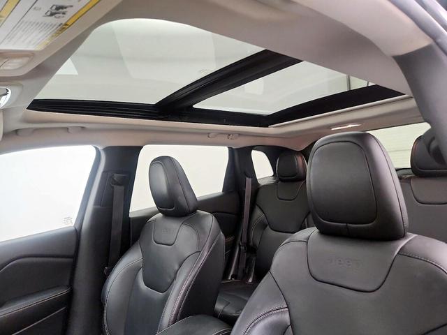 Photo of 2014 Gray Jeep Cherokee