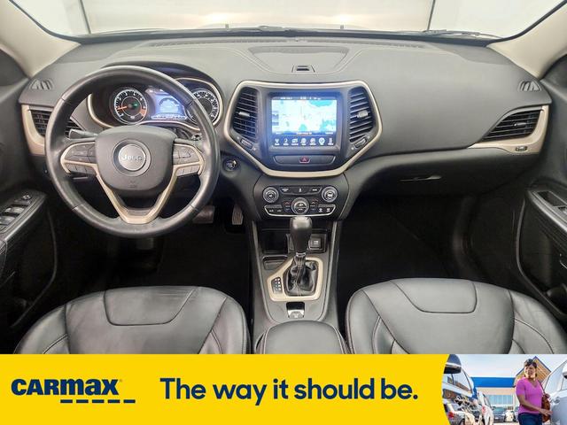 Photo of 2014 Gray Jeep Cherokee