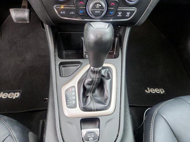 Photo of 2014 Gray Jeep Cherokee
