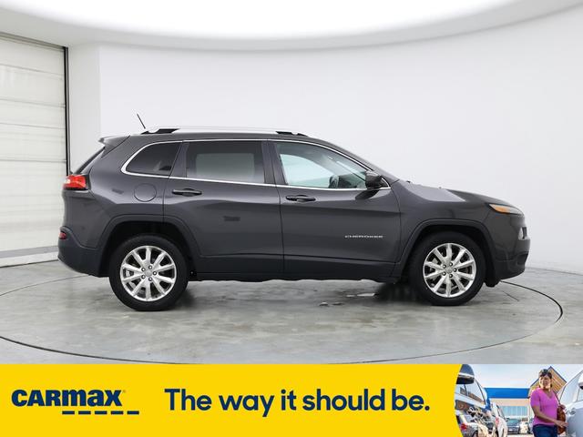 Photo of 2014 Gray Jeep Cherokee