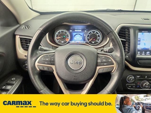 Photo of 2014 Gray Jeep Cherokee