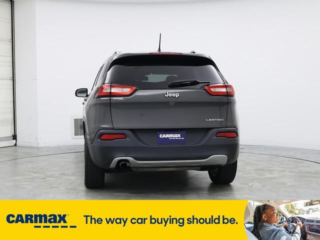 Photo of 2014 Gray Jeep Cherokee