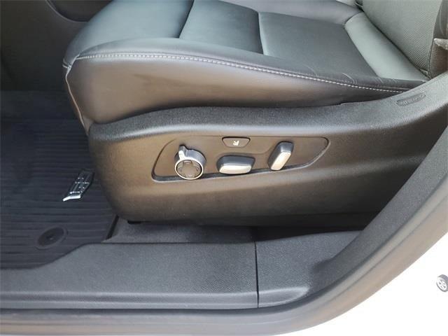 Photo of 2021 Radiant Silver Metallic Cadillac XT4