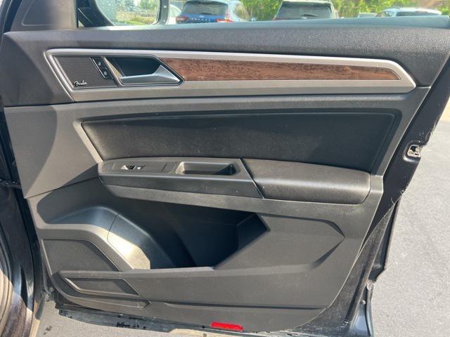 Photo of 2019 Deep Black Volkswagen Atlas