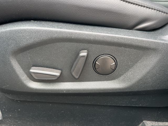 Photo of 2022 Iconic Silver Metallic Ford Edge
