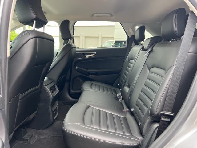 Photo of 2022 Iconic Silver Metallic Ford Edge