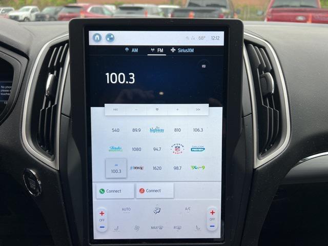 Photo of 2022 Iconic Silver Metallic Ford Edge