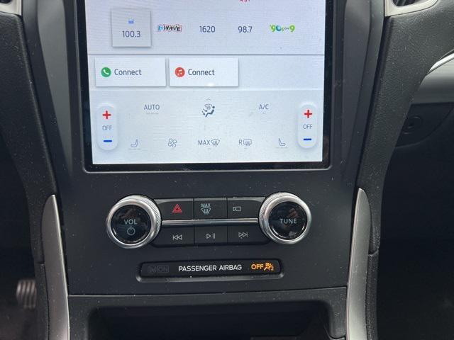 Photo of 2022 Iconic Silver Metallic Ford Edge