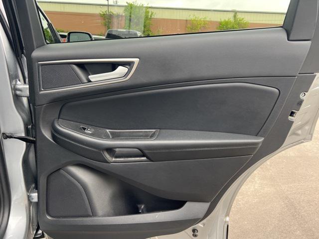 Photo of 2022 Iconic Silver Metallic Ford Edge