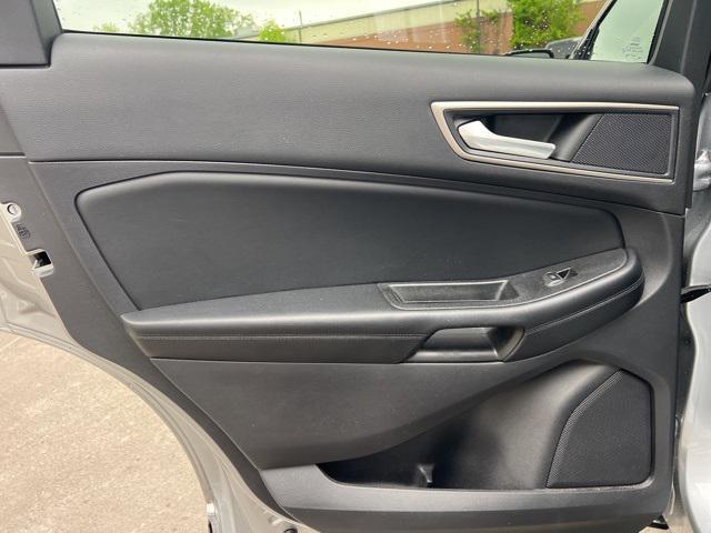 Photo of 2022 Iconic Silver Metallic Ford Edge