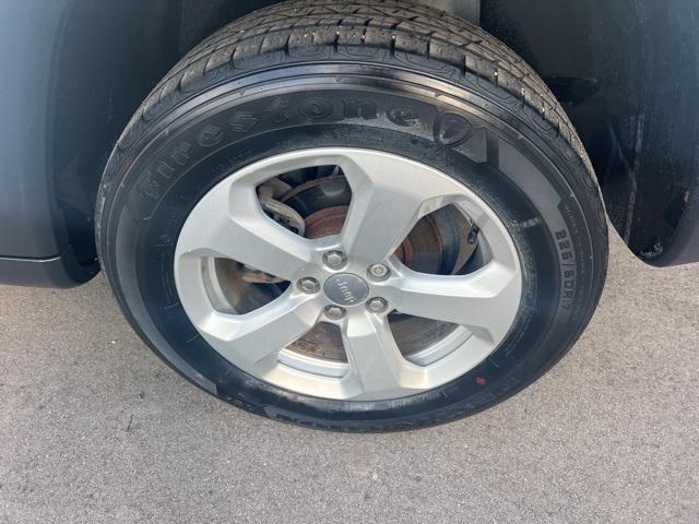 Photo of 2018 White Clearcoat Jeep Compass