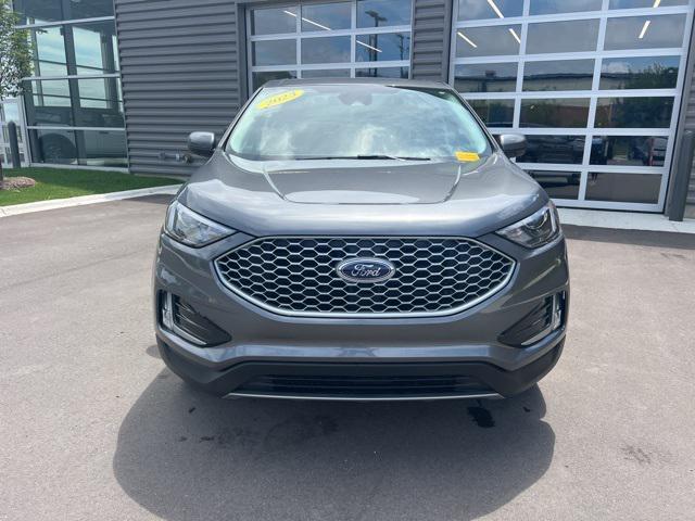 Photo of 2023 Carbonized Gray Metallic Ford Edge