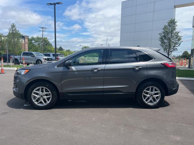 Photo of 2023 Carbonized Gray Metallic Ford Edge