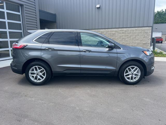 Photo of 2023 Carbonized Gray Metallic Ford Edge