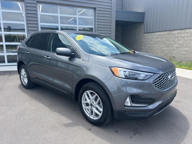 Photo of 2023 Carbonized Gray Metallic Ford Edge